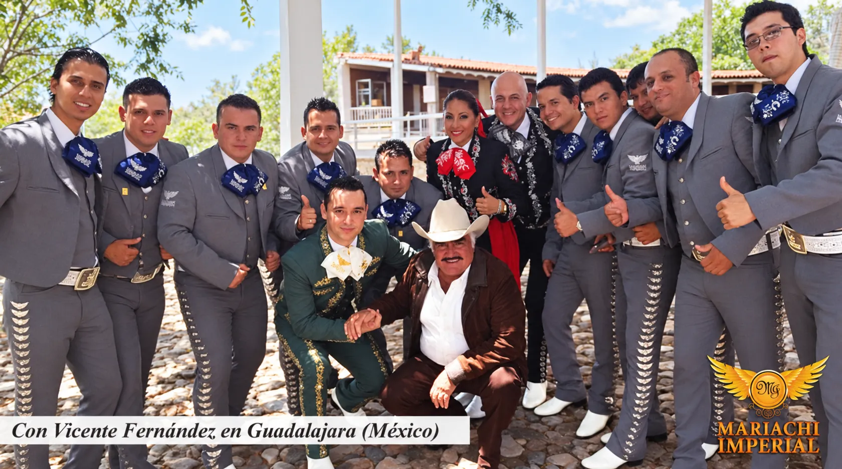 MARIACHI-IMPERIAL-CALI-visita-VICENTE-FERNANDEZ-en-su-rancho-tres-potrillos